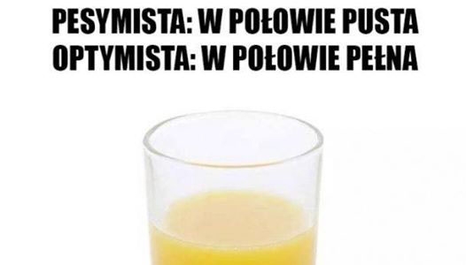 Szklanka z sokiem pomarańczowym